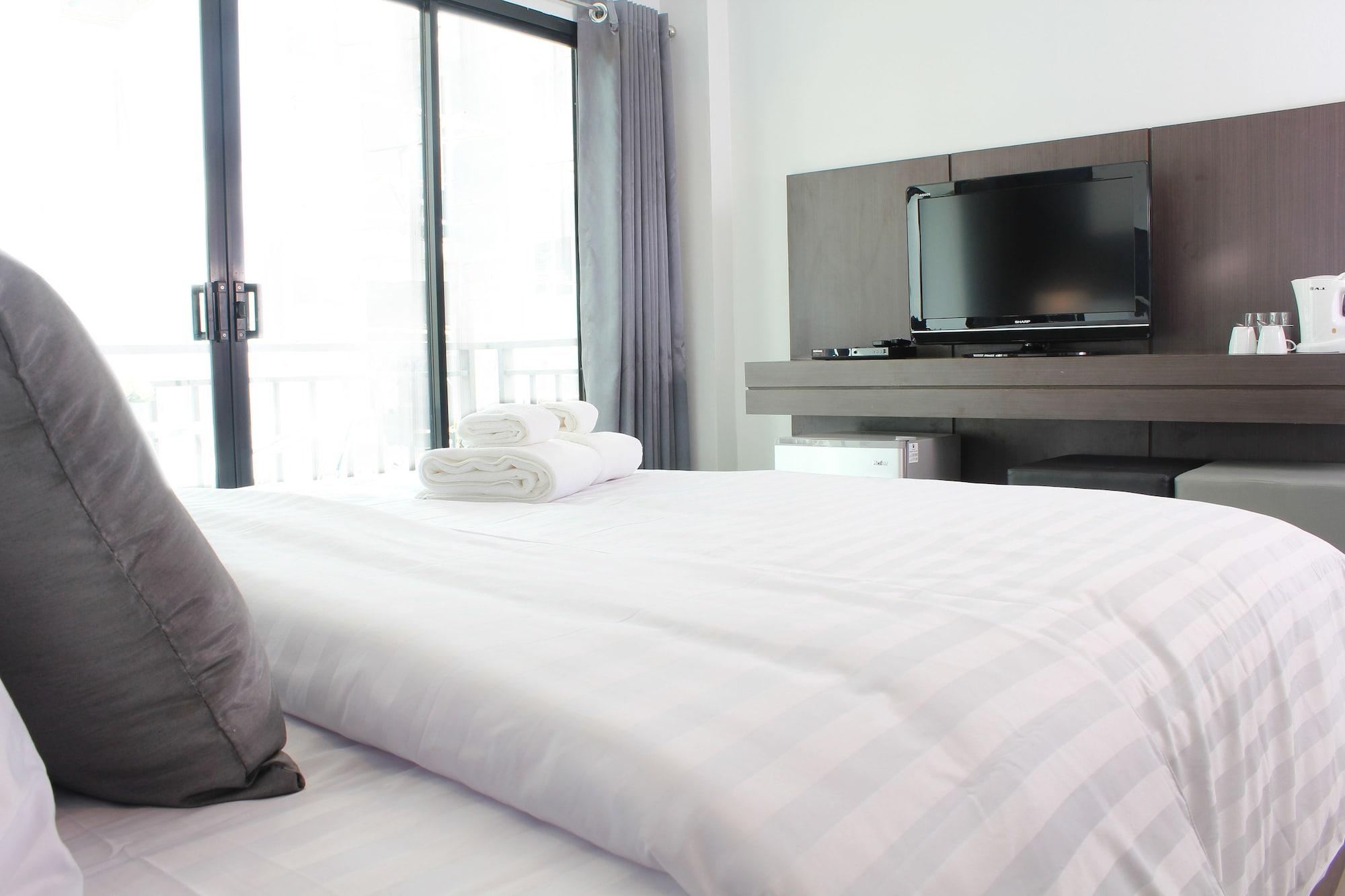 The Artist House Hotel Patong Luaran gambar